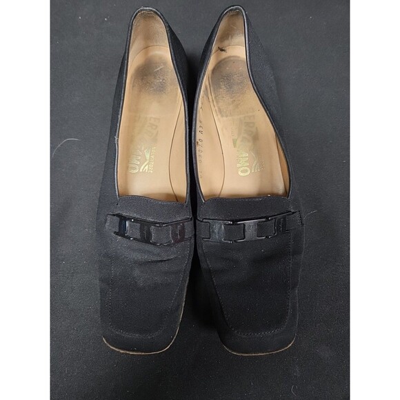 SALVATORE FERRAGAMO 7.5 AA Extra Narrow Fabric Canvas Loafer Buckle Logo Pump - Picture 2 of 6